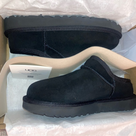 Brand new women black classic UGG slipper size 7 box lid is ripped - Picture 3 of 7
